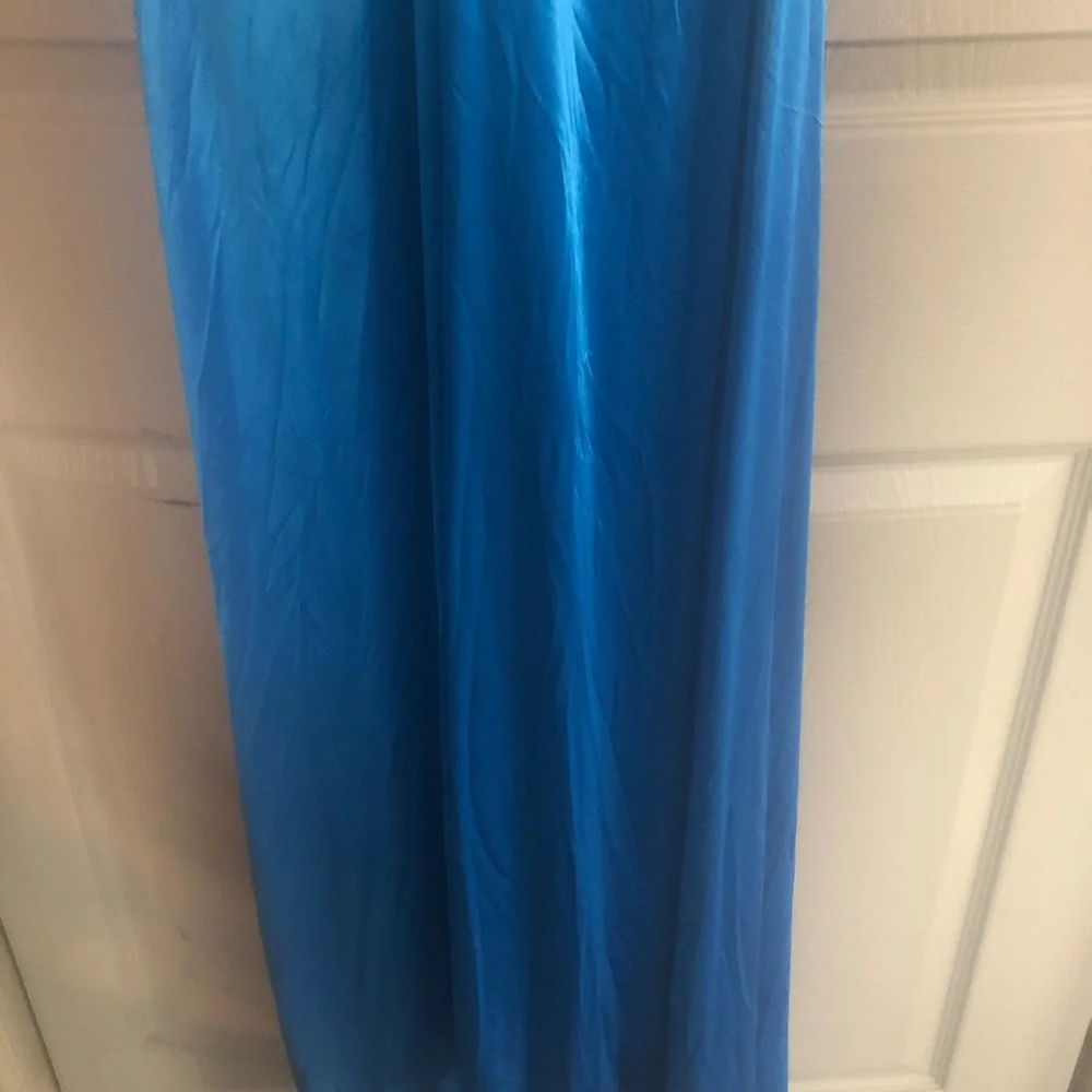 Gorgeous Blue Gown! - Picture 4 of 7
